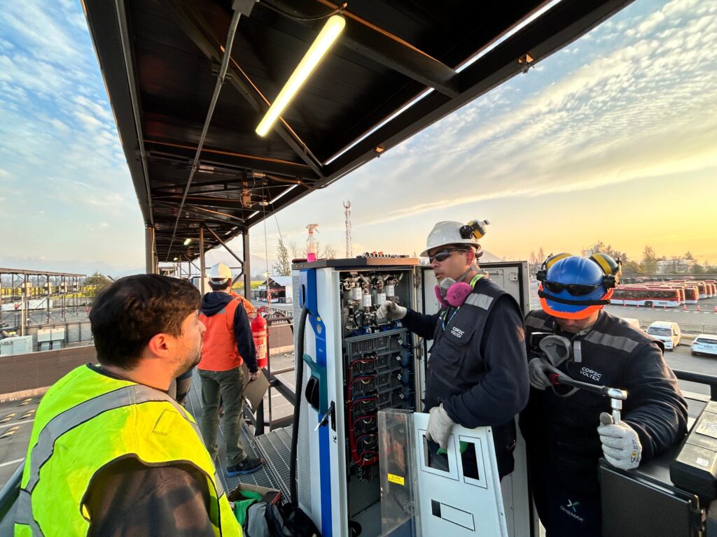 Equipo Dhemax electromovilidad